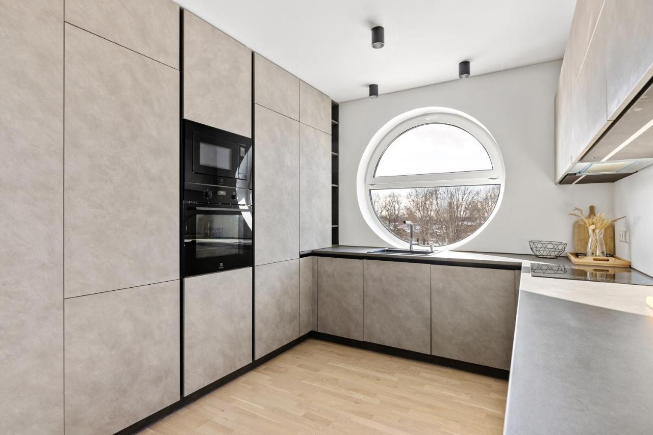 Vesiroosi Penthouse By River